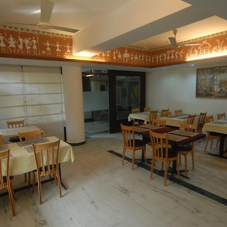 The Komfort Inn Chandigarh Bagian luar foto