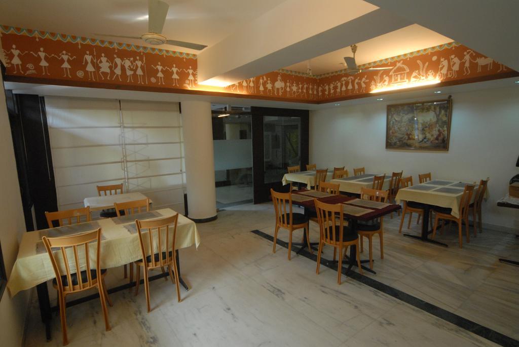 The Komfort Inn Chandigarh Bagian luar foto