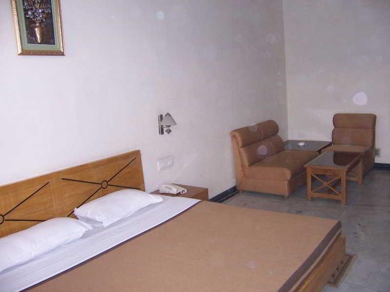 The Komfort Inn Chandigarh Bagian luar foto